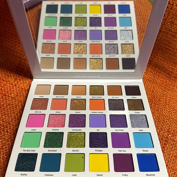 WOW POSHMARK - Authentic Glamlite Mikayla 30 Pan Eyeshadow Palette - Picture 1 of 14